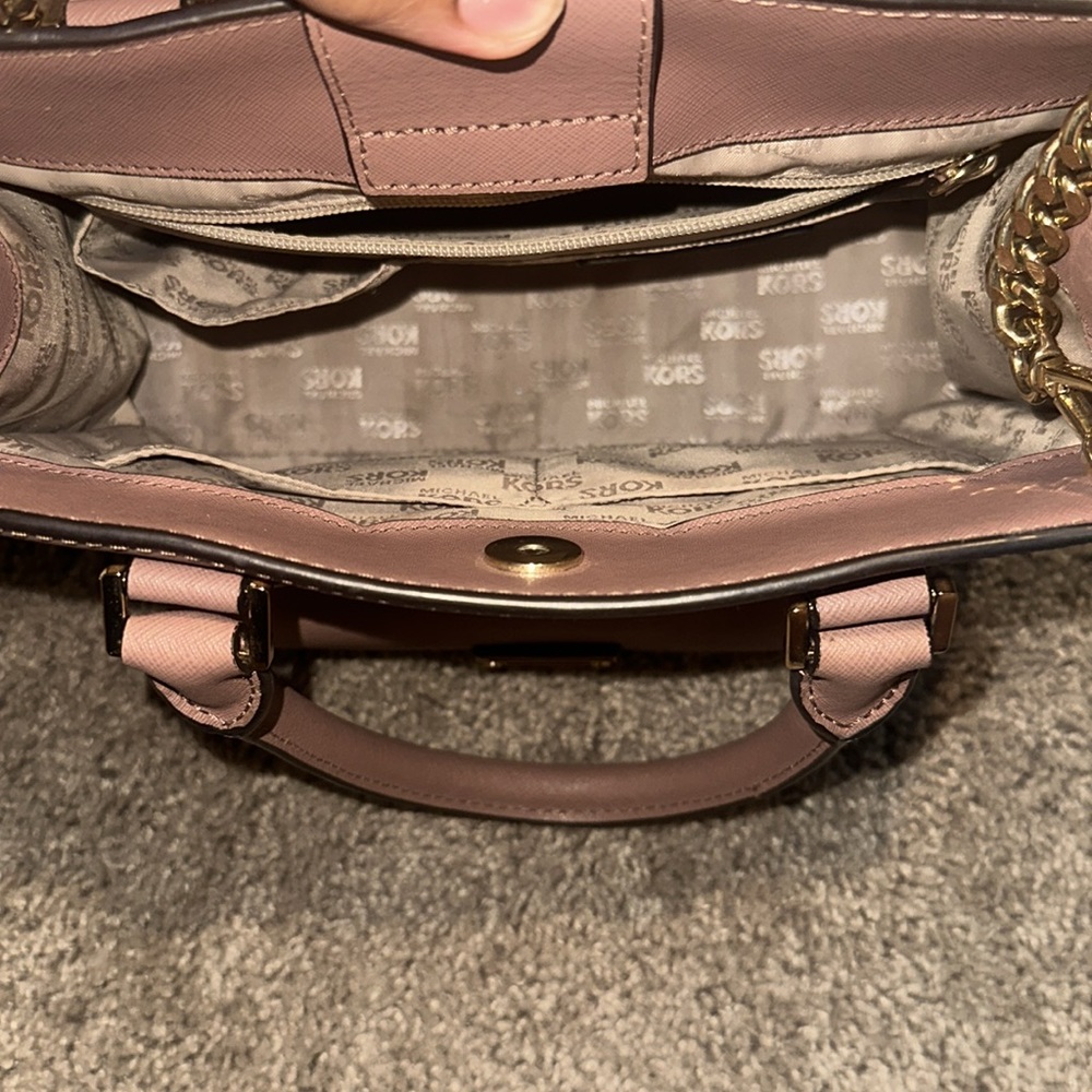 MICHAEL KORS MAUVE WALLET AND HANDBAG SET - Picture 6 of 7